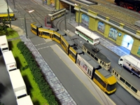 Da stand wohl doch noch eine Stra&szlig;enbahn in der Haltestelle.