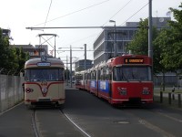 29.-30. Mai 2010: Am Flughafen treffen die beiden Sonderz&uuml;ge, bestehend aus dem Hansa- und Wegmann-Gelenkzug aufeinander, bevor es in die Serviceanlage geht.