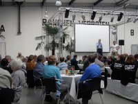29.-30. Mai 2010: Nach einer kurzen Rede konnte das Buffet er&ouml;ffnet werden.