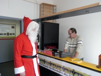 Eine ausf&uuml;hrlich Beratung erh&auml;lt nat&uuml;rlich auch der Weihnachtsmann - er kann ja nicht alles wissen.