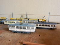 Der Platz ist begrenzt, sodass Fahrzeuge auf der Anlage abgestellt werden müssen.