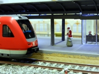 Der Weihnachtsmann musste diesmal mit dem Zug anreisen.