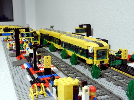 Modellbau einmal anders: Stra&szlig;enbahnmodelle aus Legosteinen