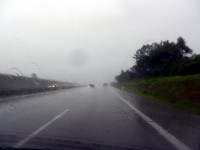 Kein Stau auf der Autobahn, aber viel Wasser von oben.