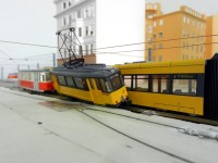 In der Mitte entgleist und den Gegenzug aus dem Gleis geschuppst