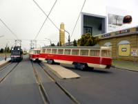 Der Beiwagen entgleiste in der Kurve und fegte durch die Haltestelle.