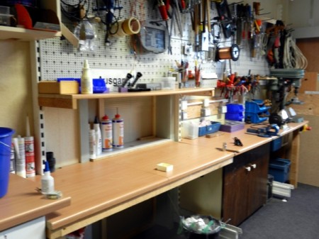 Der Arbeitsplatz in der Werkstatt wurde einmal komplett aufger&auml;umt.