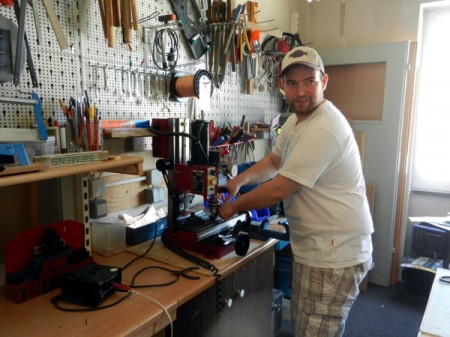 Zuerst wurde die Fr&auml;smaschine f&uuml;r die Arbeiten vorbereitet.