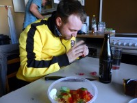 Die armen kleinen Gummib&auml;rchen werden zerteilt.