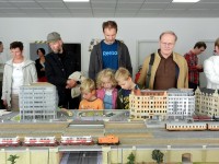 Die Pferdestra&szlig;enbah drehte munter ihre Runden.