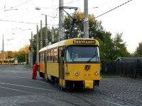 Der Arbeitswagen 201 280 wird wieder aufger&auml;umt.