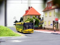 Ein Bus des Herstellers Solaris an der Endhaltestelle in Weixdorf