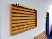 Tatarata! Die erste Vitrine h&auml;ngt nun endlich.