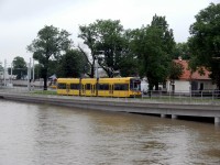 Das Ostragehege stand bereits unter Wasser, als die Linie 10 das Messegel&auml;nde verlie&szlig;.