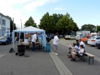 Die Steaks sind fertig und der Tisch ist gedeckt: Essen!