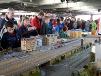 Der Modellstraßenbahnclub dicht umlagert