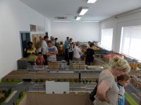 Ein Teil des Ausstellungsraumes aus der Vogelperspektive