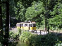 Der alte Triebwagen 5 und der Beiwagen 12 kurz vor dem Straßenbahnhof.