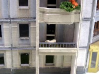 Was bitte macht das Schaf auf dem Balkon?
