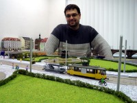 Der Arbeitswagen drehte munter seine Runden.