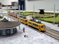 Zwei Arbeitswagen an der Haltestelle Albertplatz.
