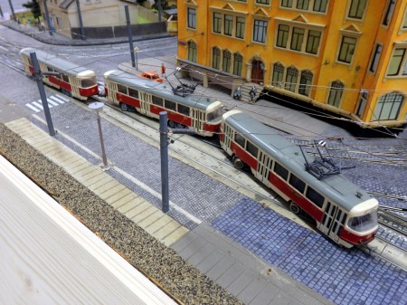 Querfeldein &uuml;ber den Gleiswechsel.