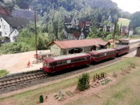 Kurzer Zwischenstopp am Bahnhof Heimbuchenthal.
