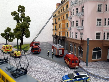 Am Schlesischen Platz findet derzeit ein Feuerwehreinsatz statt.