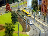 Stra&szlig;enbahn und Bus in der Gleisschleife Riegelplatz.