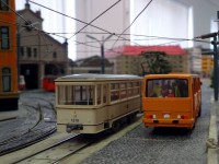 Die Haltestelle vor dem Stra&szlig;enbahnhof Mickten.