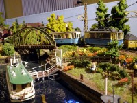 Eine Brücke führt über einen kleinen Fluß: MKS, Meine kleine Straßenbahn