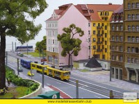 Blick über den Albertplatz mit dem Hochhaus.