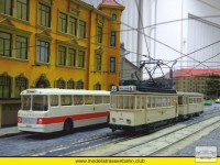 Schon etwas ältere Fahrzeuge am Straßenbahnhof Mickten.
