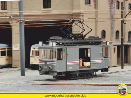 Ein kleiner Triebwagen am Betriebshof Mickten.