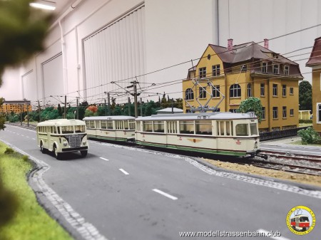 Der Gothaer Gro&szlig;raumwagen auf dem Weg nach Weixdorf