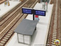 Der erste Zugzielanzeiger ist aufgestellt und arbeitet.