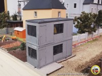 -Die Baustellencontainer wurde aufgestellt.