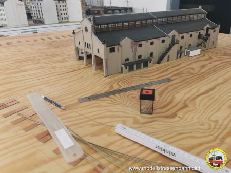 Die alte Wagenhalle wird ausgerichtet