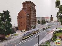 -Zwei alte Stra&szlig;enbahnen in der Antonstra&szlig;e