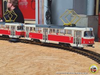 Gro&szlig;e und kleine Tatra-Stra&szlig;enbahnmodelle