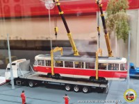 Gro&szlig;e und kleine Tatra-Stra&szlig;enbahnmodelle
