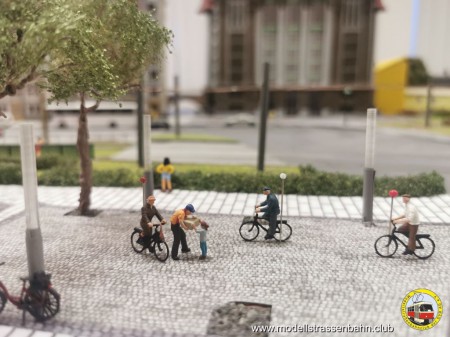 Radfahrer in der Hauptstra&szlig;e